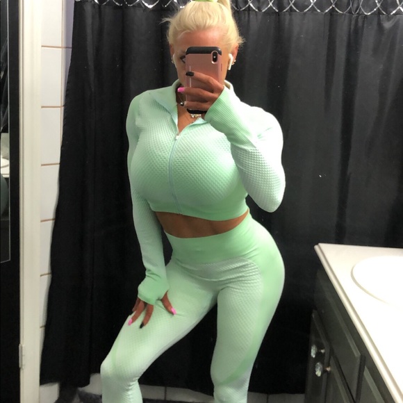 3 pieces set (leggings, sport bra, zipper crop top) - Picture 1 of 3